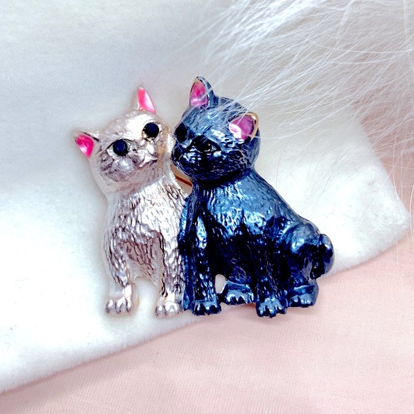 Jewelry - Cute Two Cats Cat Enamel Brooch